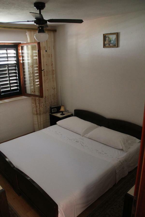 Appartement App Dujmovic à Supetar Extérieur photo